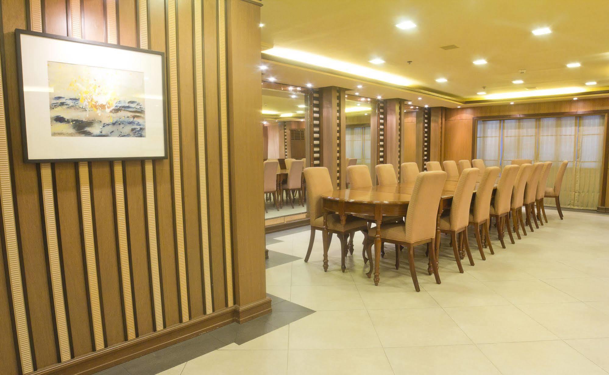 Herald Suites Solana Makati City Exterior foto